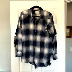 American eagle plaid oversized fit distressed flannel. Size large.